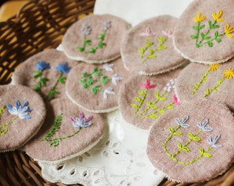 Hand Embroidered Linen Cosmetic Facial Cleansing Rounds and Lace Wash Bag