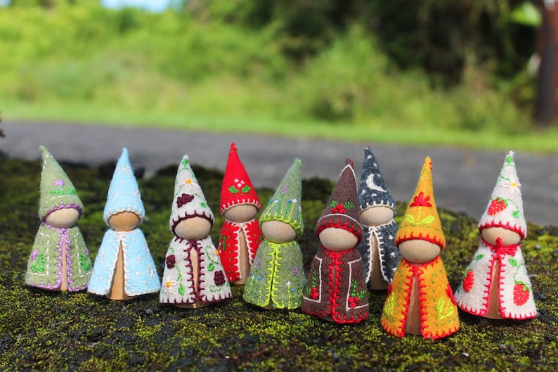 Pinecone Gnome Peg Doll Vegan Bild 3