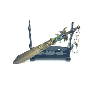 League of Legends Garen Sword Keychain l Demacia Warrior Collectible l LoL Garen Vapen l Spelpresent till fans och spelare Classic + Stand