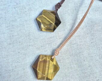Collana esagonale in occhio di tigre