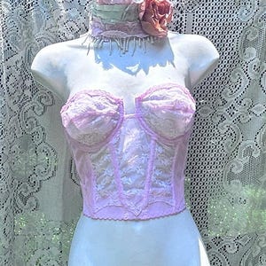 Pink lace bustier vintage pink corset style top  boned  50s style   pin up burlesque  photoshoot festival stage lingerie 32 34 B