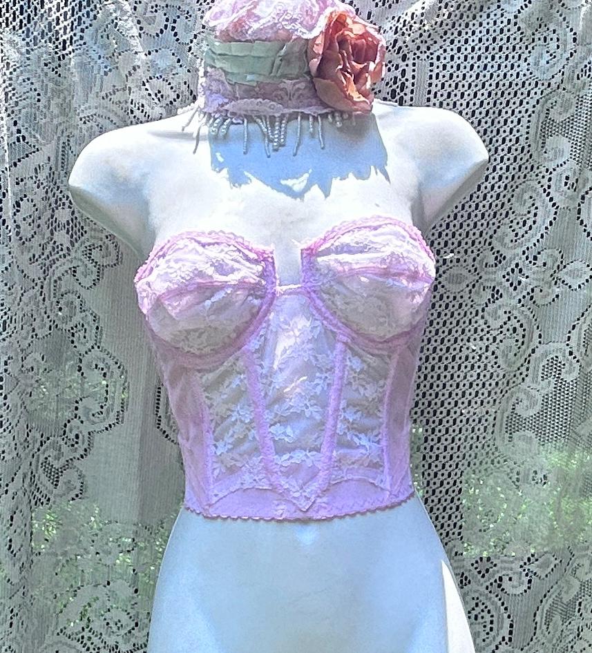 Pink lace bustier vintage pink corset style top  boned  50s style   pin up burlesque  photoshoot festival stage lingerie 32 34 B