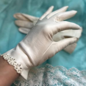 White leather gloves soft leather  gloves for dress up costume gloves historical reenactment photoshoot vintage dress up wrist length 7