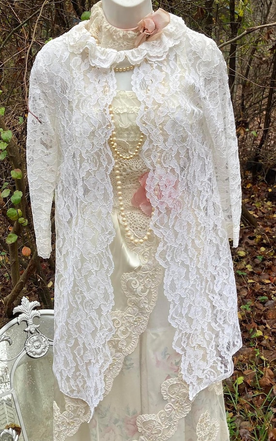 White lace jacket throw shrug  boho   vintage wed… - image 5