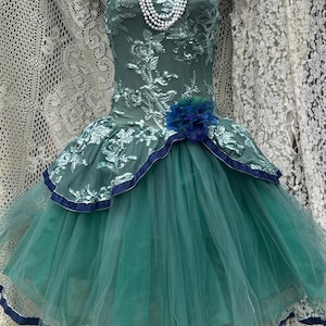 slim fit dress slacks Elegant Vintage Retro Pin Up Green Sweetheart Neckline Fishbone Lace Dress