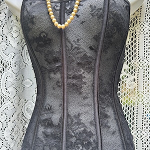Bustino vintage nero in pizzo con giarrettiere con stecche, pin up burlesque servizio fotografico boudoir corsetto in pizzo palcoscenico artista club festival 36