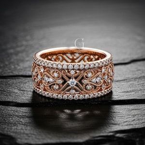 Puede incluir: Un letrero de madera rústica con el texto "Welcome to our home" en letras blancas. El letrero presenta un acabado envejecido y un diseño simple y acogedor, ideal para un porche o entrada.