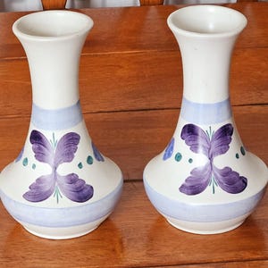 Paar Vintage E Radford Pottery England Vasen Handgemalte Veilchen 15 Cm