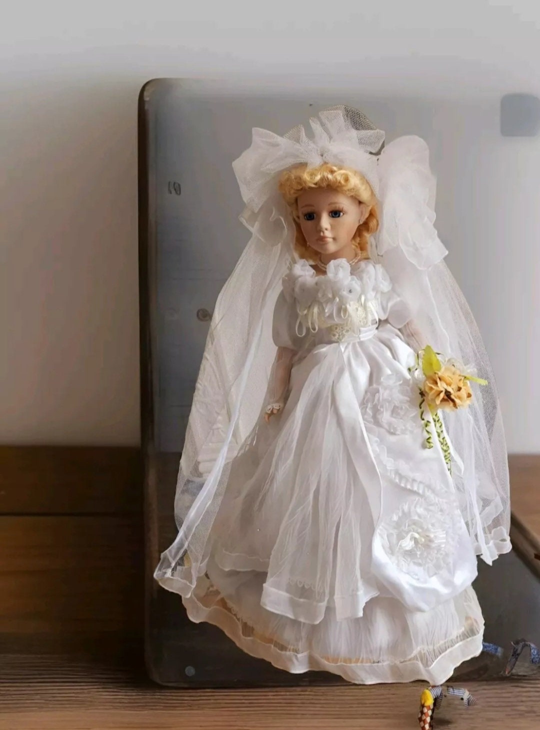 white christmas dresses Porcelain Quinceanera & Sweet Sixteen Cake Topper Figurine main image 1