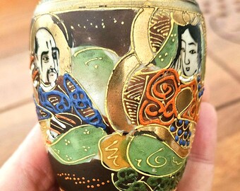 稀少珍品☆蛸彫刻付き 古い花瓶 陶器焼物 作家在銘 詳細不明 約30cm アンティークな日本製薩摩焼盛上げ花瓶、手描きミニチュアペア、上質な
