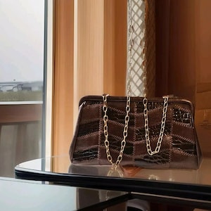Cartera o bolso de mano grande vintage de los años 60 con diseño de patchwork americano de Weymouth en marrón chocolate