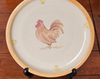 Assiette décorative peinte à la main Naya Ceramica avec coq, fabriquée au Portugal