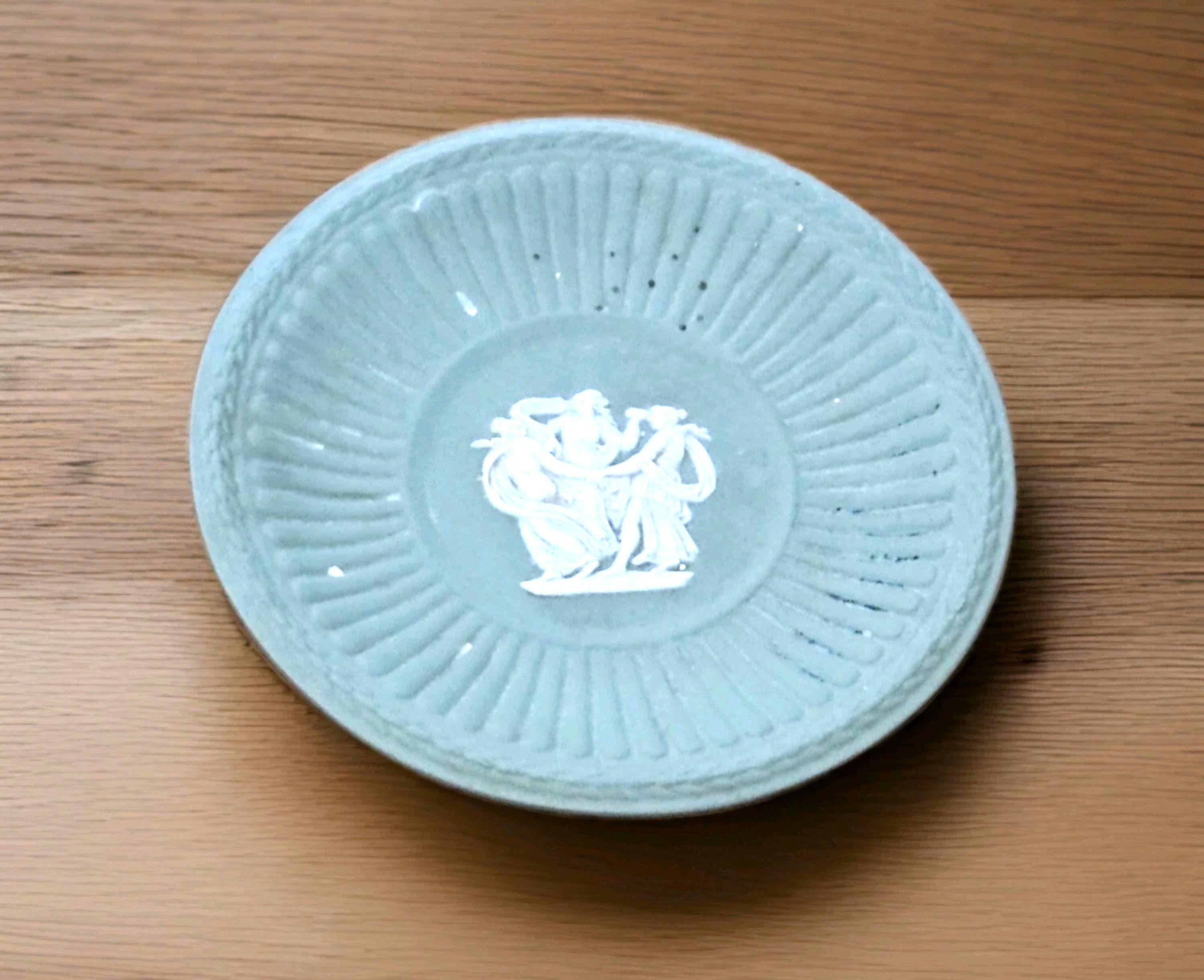 ウェッジウッド ジャスパーウェア コレクション：セージグリーンの花瓶