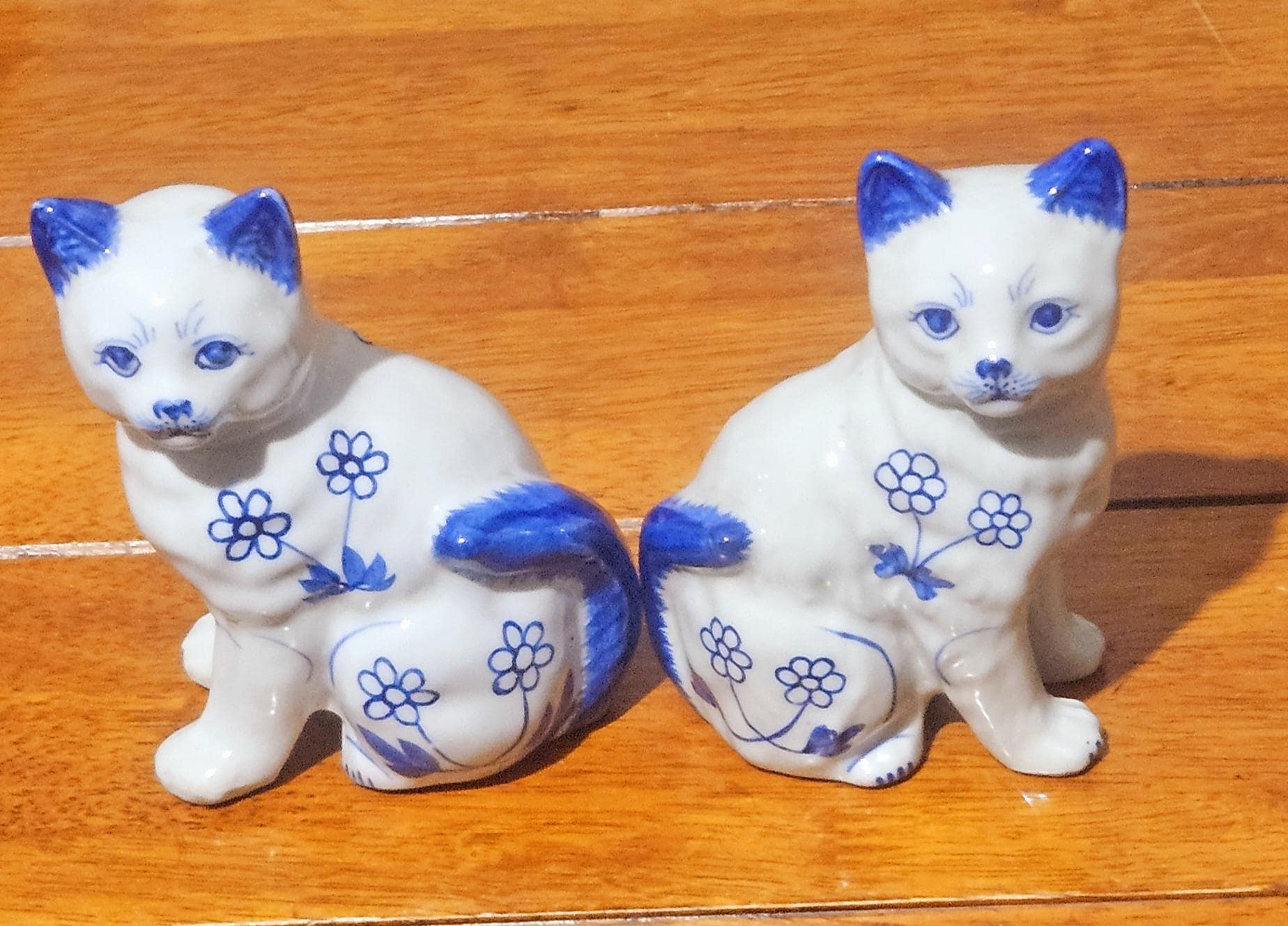ヴィンテージの青と白の中国製招き猫の置物 ペア 手描き - Etsy 日本