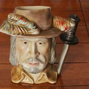 Vintage grote kruik met keramische karakters Tobby Jug Hunter Man, handgeschilderd, 21,5 cm