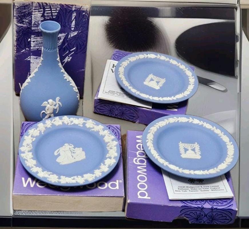 ウェッジウッド ブルー ジャスパーウェア 花瓶＆ピン皿：キューピッド