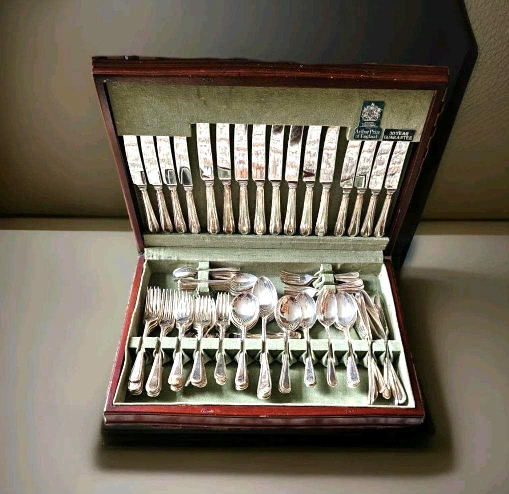 John Turton Arthur Price 98 Pc Stainless Steel Cutlery Set in Wood