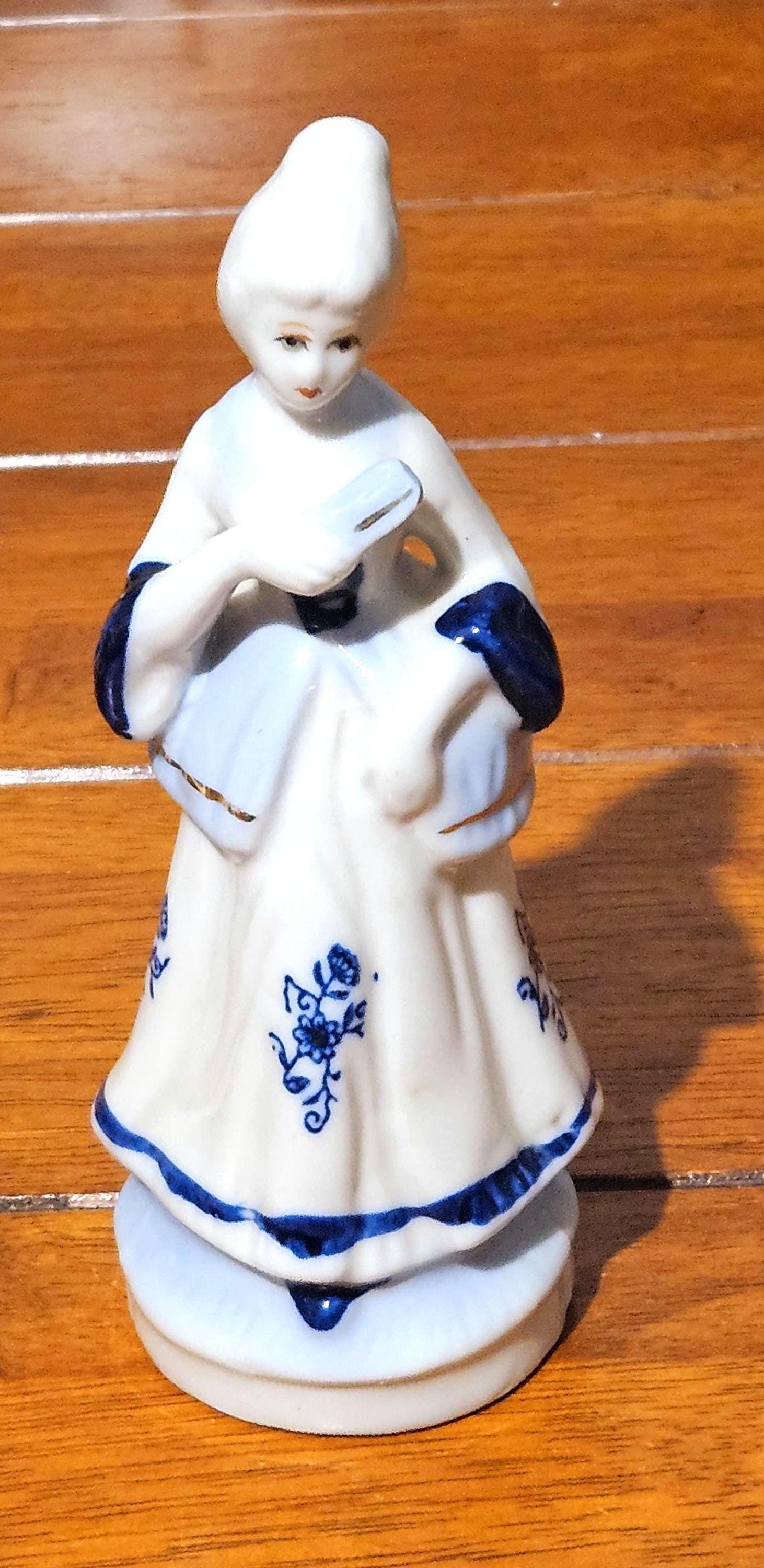 Victorian white and blue porcelain figurine - Etsy 日本