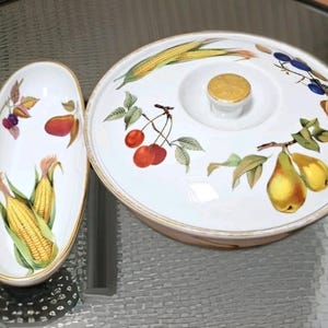 Royal Worcester Evesham Gold ronde braadpan met deksel en fruit en dienblad van oven tot tafel