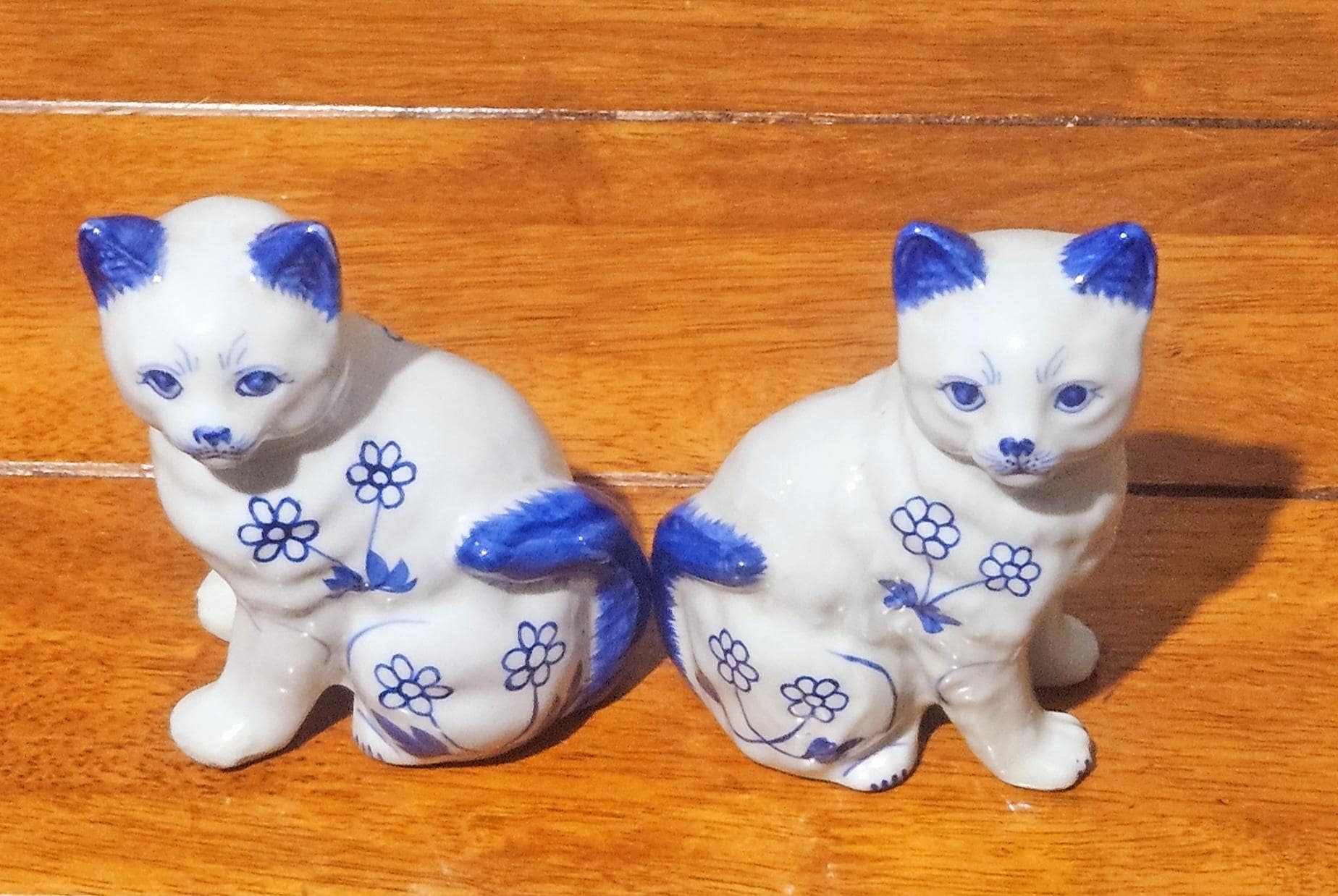 ヴィンテージの青と白の中国製招き猫の置物 ペア 手描き - Etsy 日本