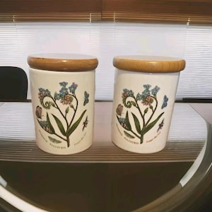 Pair Of Portmeirion Botanic Garden Forget-Me-Not From Oven To Table by Susan W Ellis Storage Jars or Canisters with Wooden Lid 11 Cm Tall