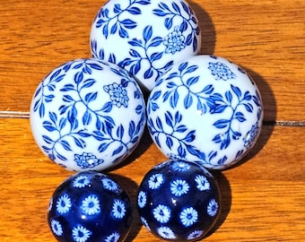 Blue and White Porcelain Decorative Balls, Chinoiserie Carpet Balls Decor