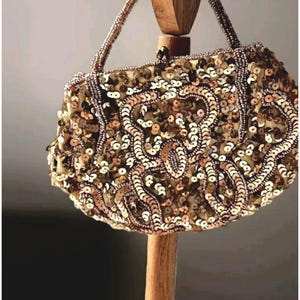 ヴィンテージ 50年代 ゴールド スパンコール イブニングバッグ：ハンドビーズ クラッチ、チェーンストラップ