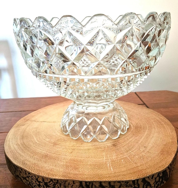 Vintage amerikanische Art-Deco-Obstschale / Bowleschüssel aus gepresstem Glas mit Fuß - Schweres Mittelstück aus klarem Glas