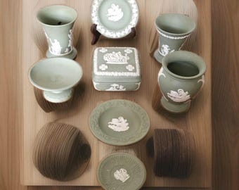ウェッジウッド ジャスパーウェア コレクション：セージグリーンの花瓶