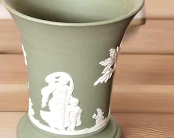 ウェッジウッド ジャスパーウェア コレクション：セージグリーンの花瓶