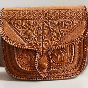 1970er Jahre Marokkanische Leder Umhängetasche | Hand punziert Tan Boho Geldbörse | Vintage Handwerker Umhängetasche