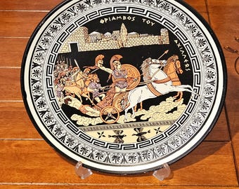 Triumph des Achilles, Troianischer Krieg, Altgriechische Keramik Reproduktion, Handbemalt, Meander Borte. Hergestellt in Cypern