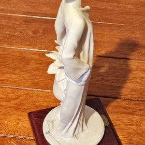Giuseppe Armani Figurine Lady With Flowers - Etsy