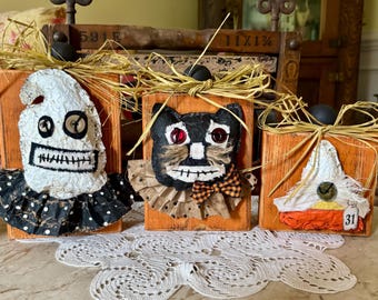 Handgjord läskig Halloween-trädekoration: Spöke, katt, godismajsset