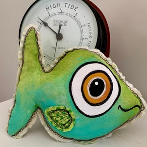 Pesci di peluche dipinti a mano - Decorazione nautica con tecnica mista
