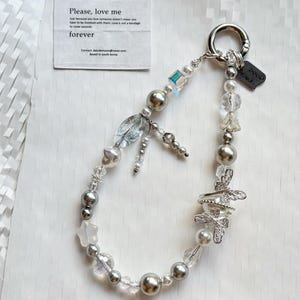 Silber Schmetterling Handy Anhänger, Kristall und Perlen Perle Handyschlaufe, Elegante Handy Accessoire, Geschenk für Sie, Minimalist Stil