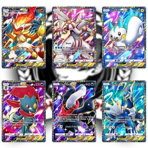 Peut inclure: Collection de dix cartes à collectionner Pokémon. Chaque carte présente un personnage Pokémon différent avec des couleurs vives et des poses dynamiques. Les cartes ont une finition holographique et incluent du texte détaillant le nom, les capacités et les statistiques du Pokémon.