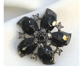 Broche vintage de Liz & Co. con diamantes de imitación negros, joya retro, joya de estilo antiguo.