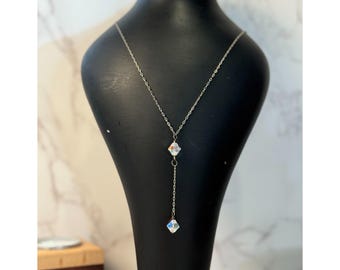 Collar en Y de plata de ley: cuentas de vidrio iridiscentes, colgante delicado