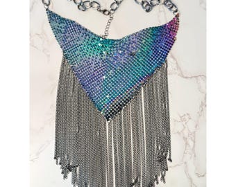 Collar babero de malla metálica iridiscente con flecos de cadena, accesorio de moda boho