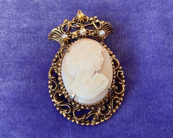 Vintage Florenza Carved Shell Cameo Brooch with Gold Ornate Frame & Crown of Pearls - Signed - Luxury Costume Jewelry - 1960s Bridal