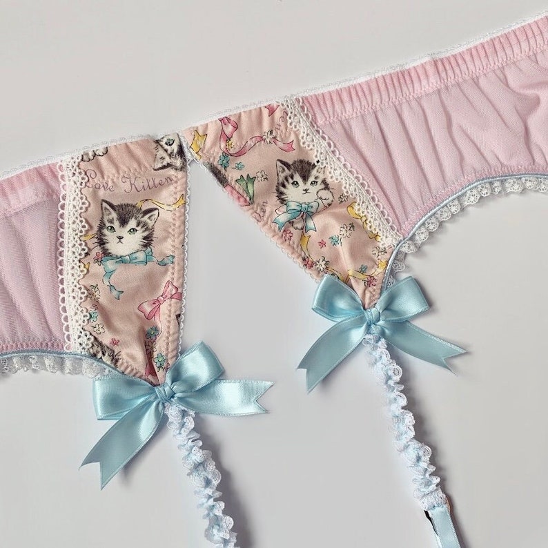 Pastel Pink Valentine Kitten Garter Belt Pick Your Size zdjęcie 1