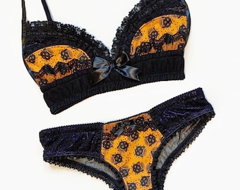 Culotte d'Halloween pour chaton en dentelle noire avec des touches de violet métallique - MOYENNE - Prête à être expédiée - Lingerie de style gothique