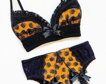 Soutien-gorge pour chaton Halloween en dentelle noire avec accents violets métalliques - 34 °C - prêt à être expédié - lingerie de style gothique Black Cat