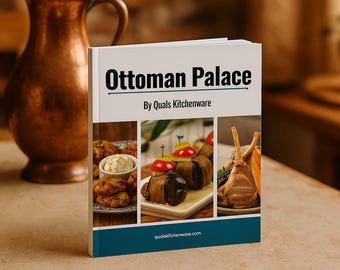 Peut inclure: Un livre de cuisine intitulé "Palais Ottoman" par Quals Kitchenware. La couverture présente trois photos de nourriture : une assiette de nourriture frite, une assiette d'aubergines et de poivrons, et une assiette d'agneau rôti.