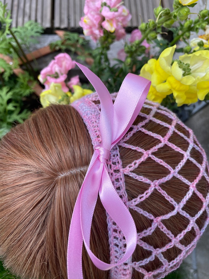 Pink-lilac 1940s style snood hairnet image 4