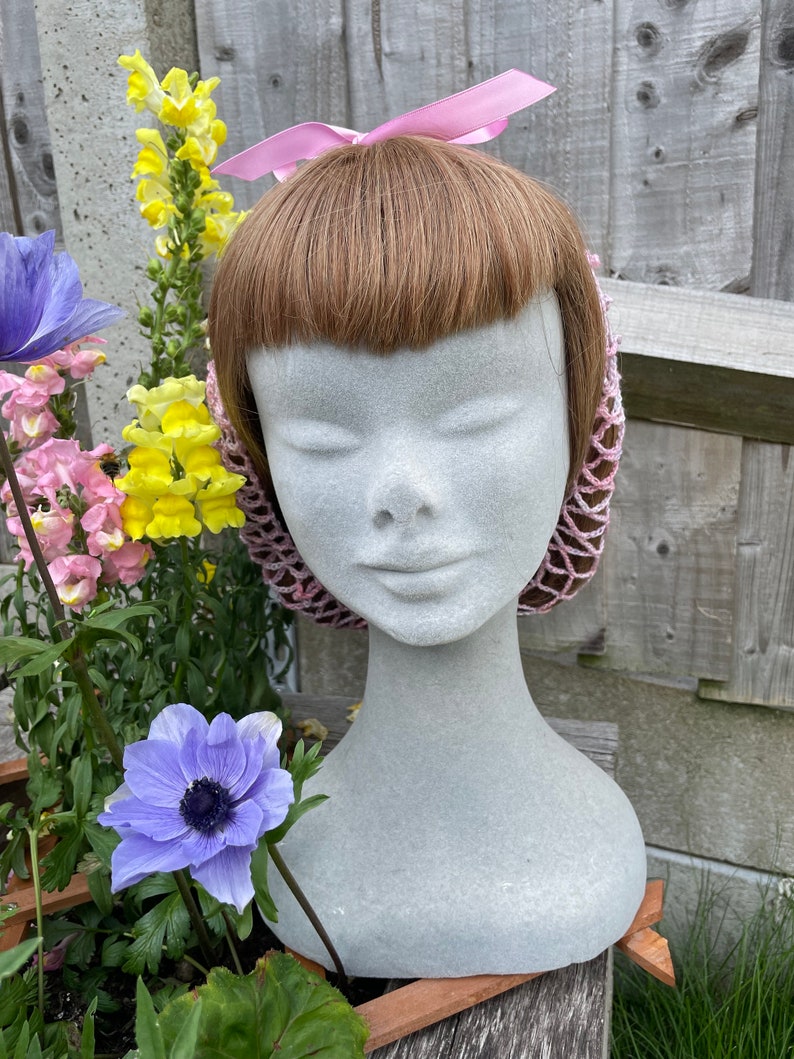 Pink-lilac 1940s style snood hairnet image 5