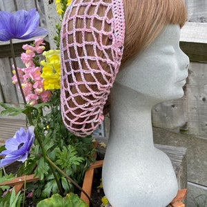 Pink-lilac 1940s style snood hairnet image 2