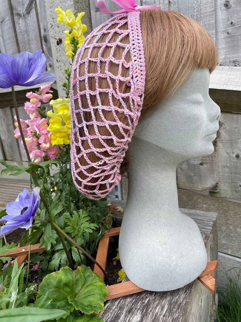 Pink-lilac 1940s style snood hairnet image 2