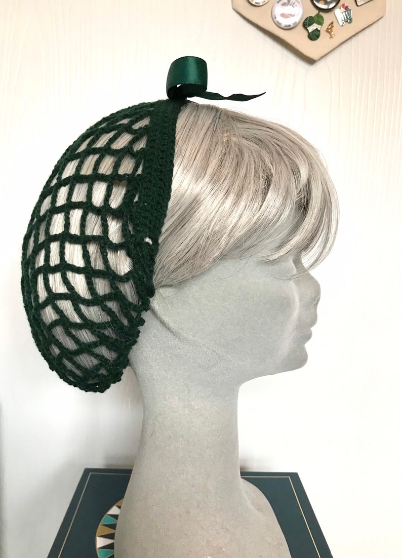 Dark green 1940's style snood/hairnet image 5